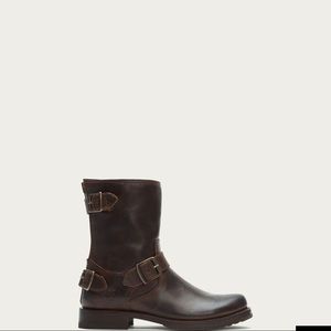 Woman’s Frye Veronica short zip boot